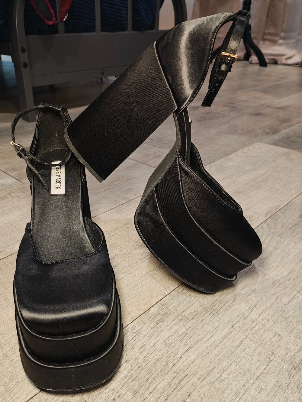 Steve Madden Charlize Black Satin Platform Chunky Block Heels. - Picture 3 of 12